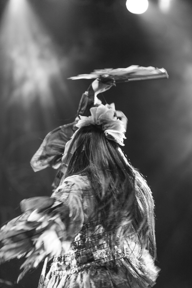 Sa Dingding dancing on stage at WOMAD.