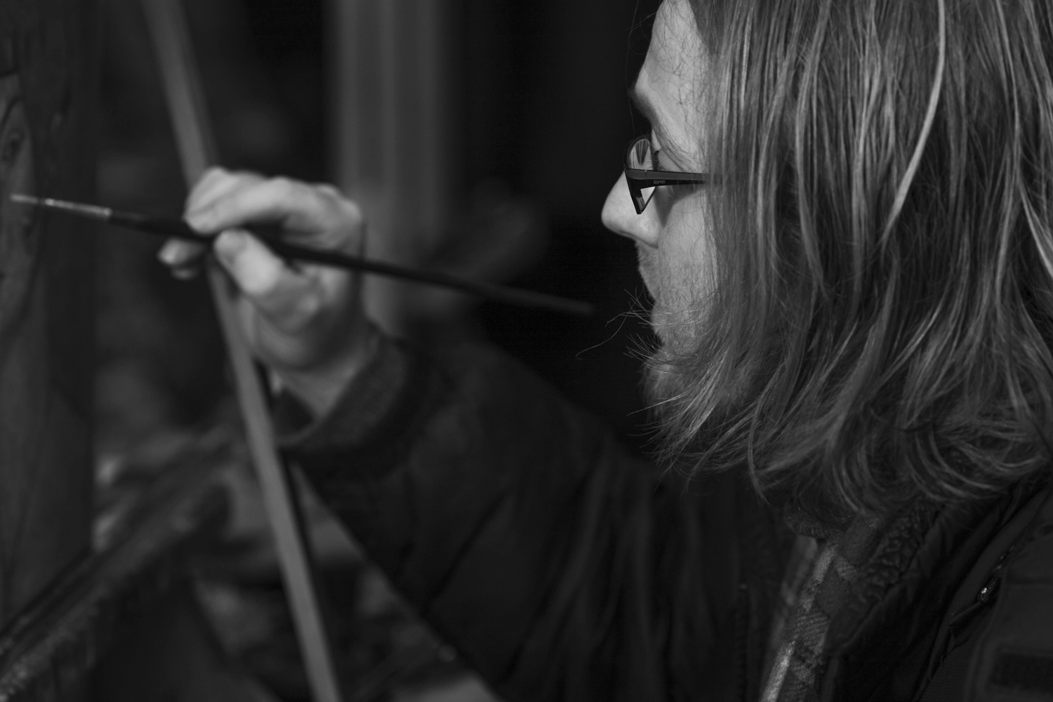 Freeman White painting a portrait in his studio in Wellington.
