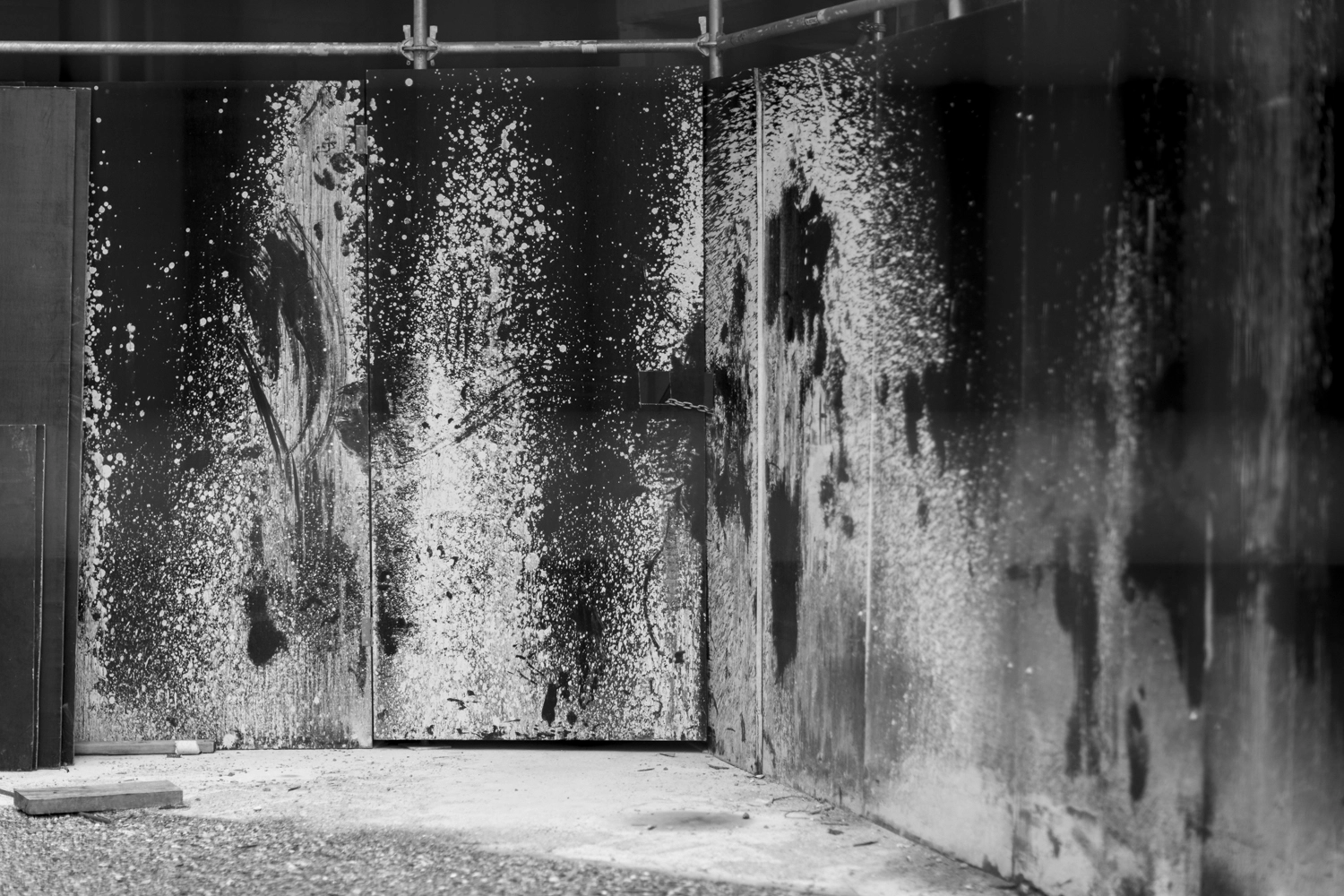 Barrier wall at LIV Anura, Brisbane.